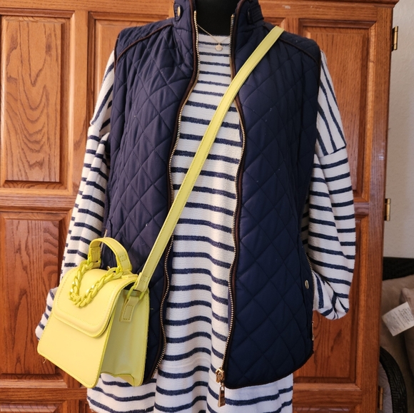 Quilted Navy blue VEST...Super Cute - Picture 5 of 8